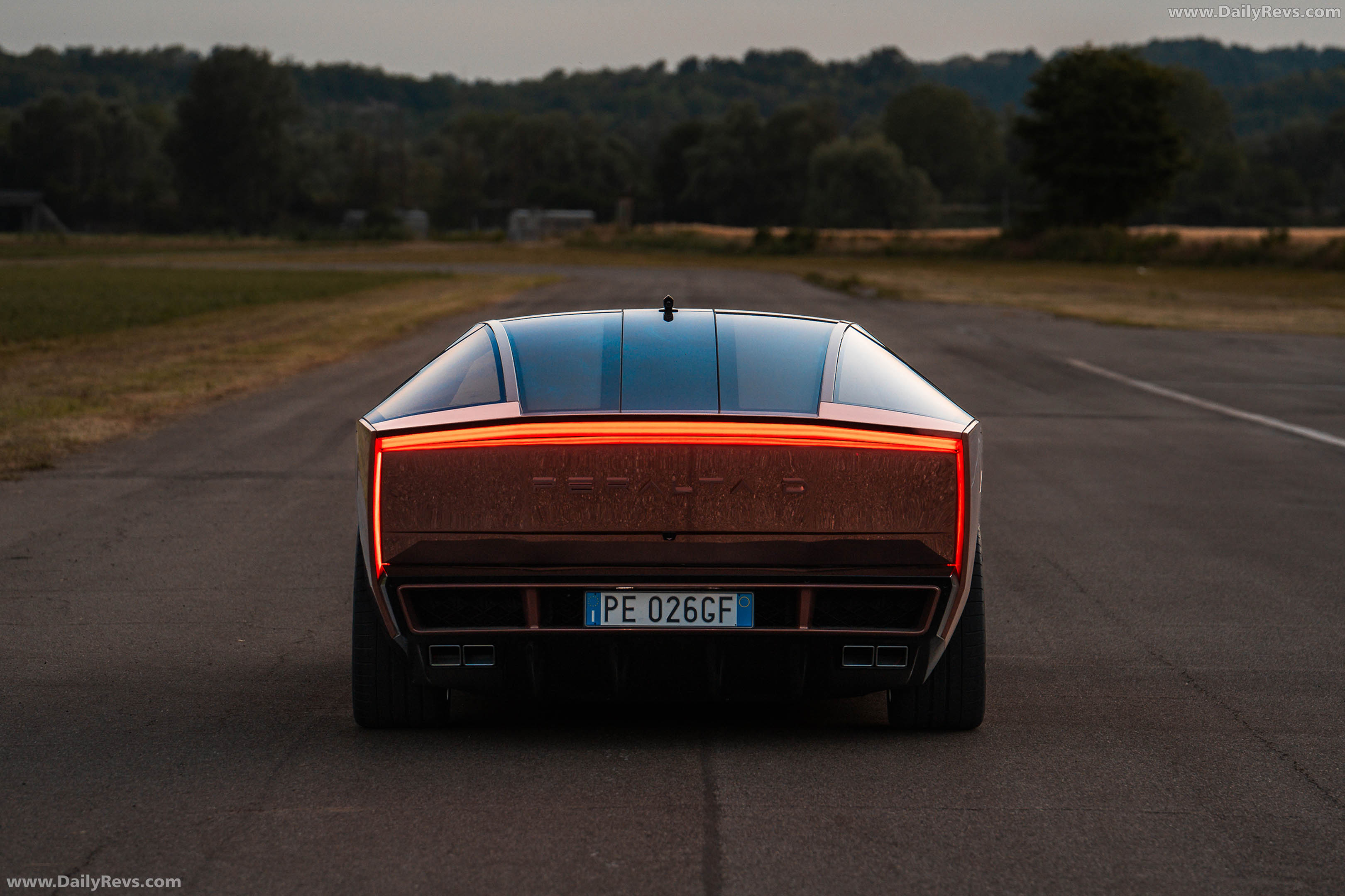 2027 GFG Style Peralta D Rear View